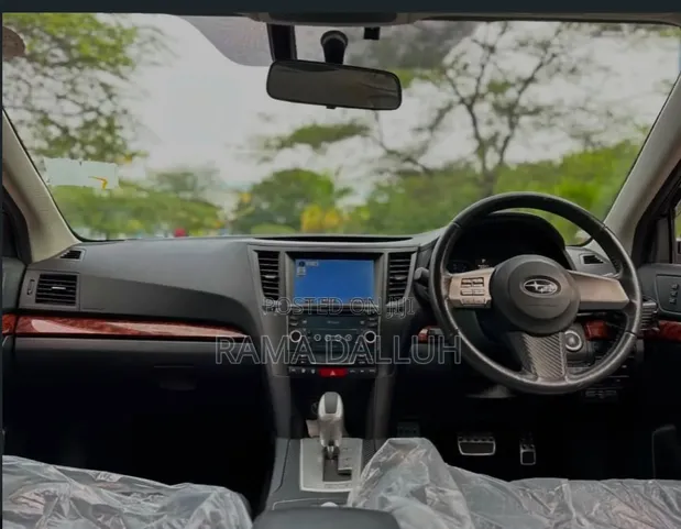 Subaru Legacy 2011 Nyeusi - 1