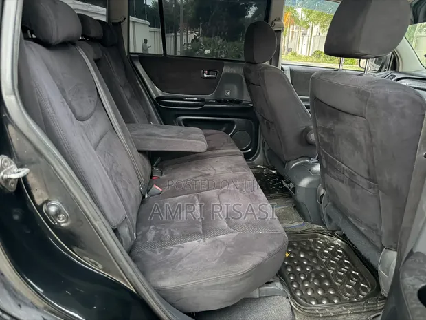 Toyota Kluger 2005 Nyeusi - 1