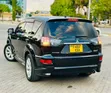 Mitsubishi Outlander 2012 Nyeusi - 4