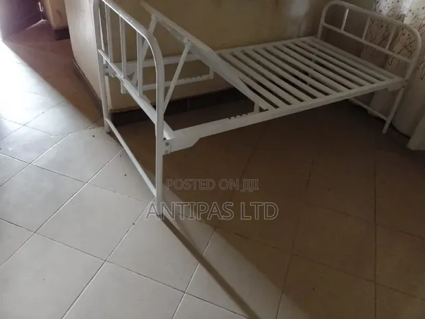 Kitanda cha Hospitali - Fremu ya Chuma, Kinachoweza Kurekebishwa - 1
