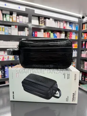 Green Lion Tirana Travel Pouch - Rangi Nyeusi ya PU Leather