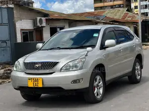 Toyota Harrier 2004 Nyeupe