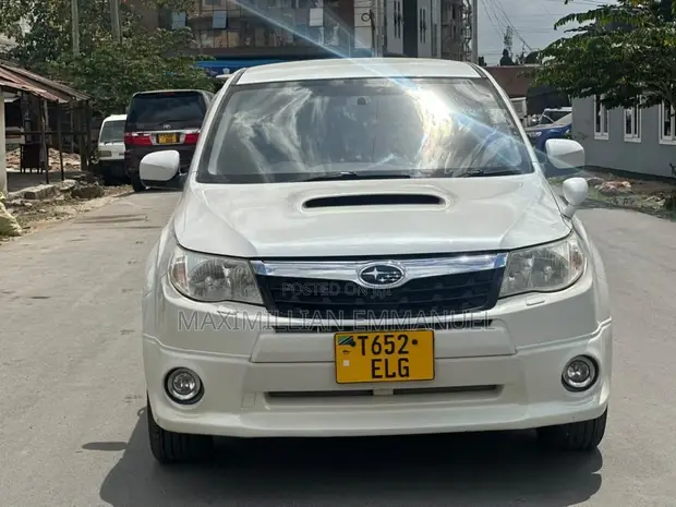 Subaru Forester 2010 White - 1