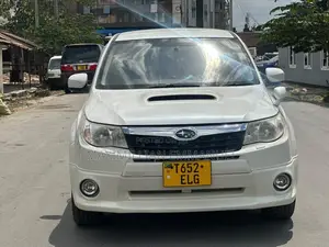 Subaru Forester 2010 Nyeupe