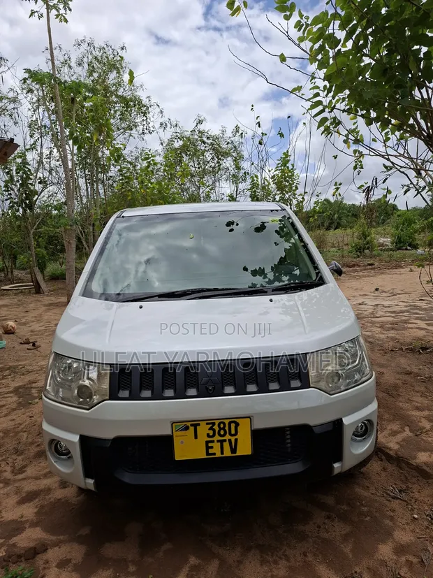 Mitsubishi Delica D:5 2009 Pearl - 1