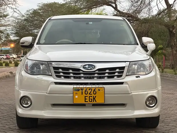 Subaru Forester 2011 Nyeupe - 1