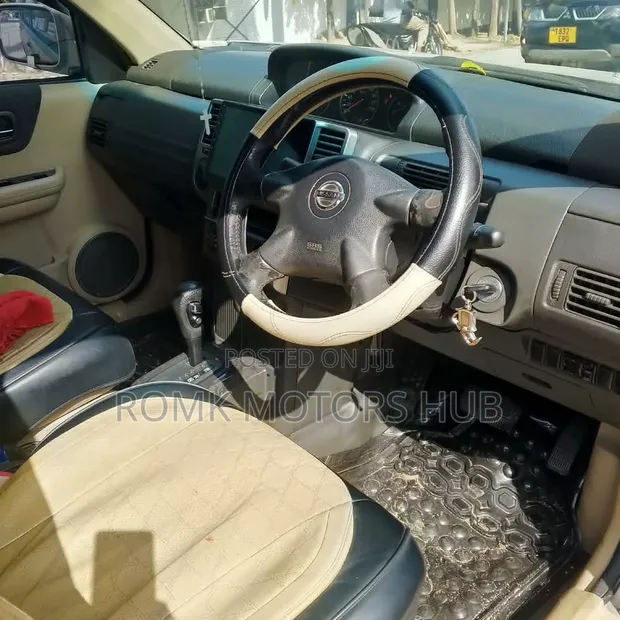 Nissan X-Trail 2005 Dhahabu - 1