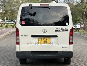 Toyota HiAce Quantum 2006 Nyeupe