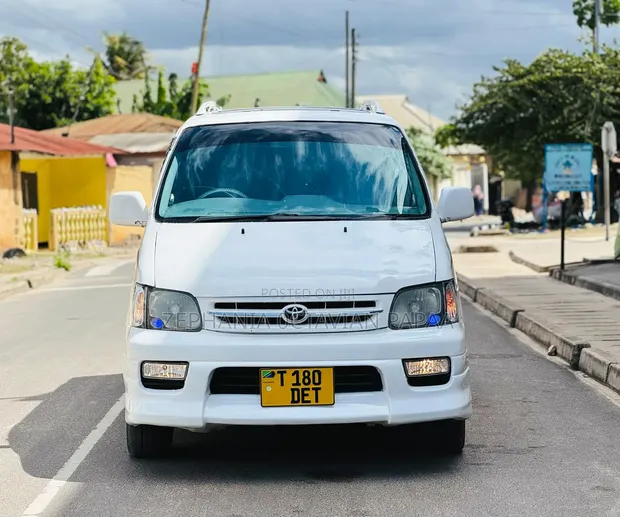 Toyota Noah 2001 Nyeupe - 1