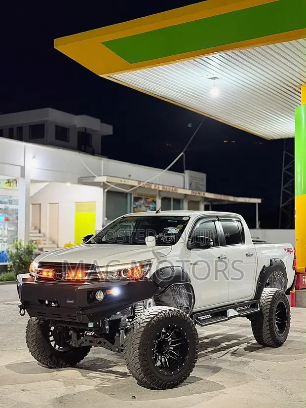 Toyota Hilux Revo Double Cab 2.4 Diesel AWD 2019 Nyeupe - 1