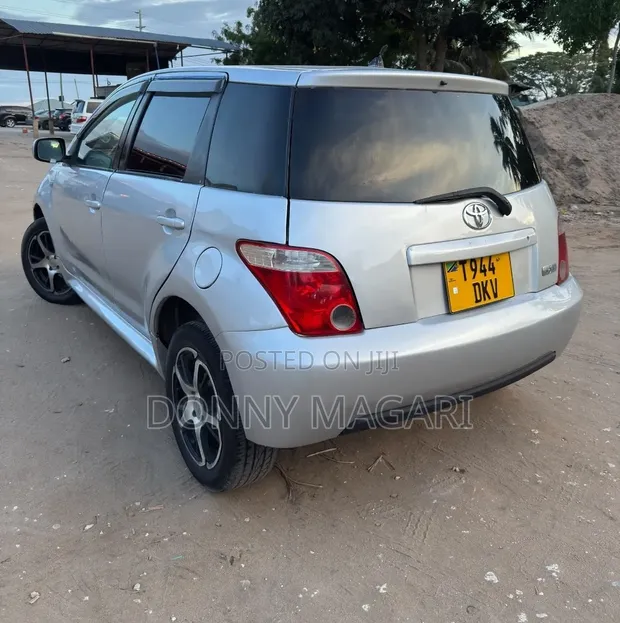 Toyota IST 2007 Nyeupe - 1