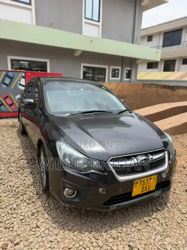 Subaru Impreza 2012 Nyeusi - 1