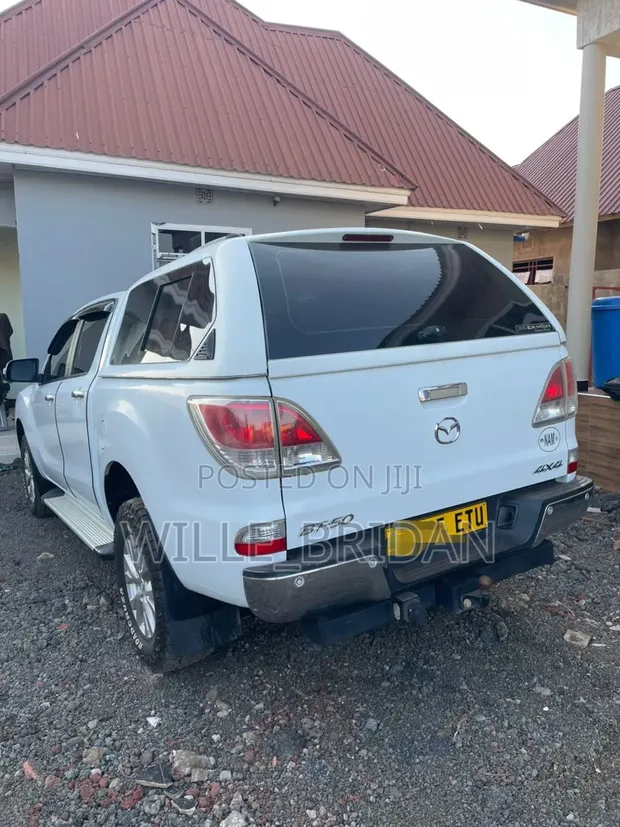 Mazda BT-50 2015 Nyeupe - 1