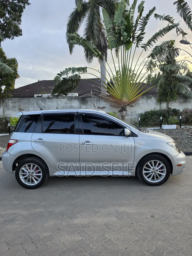 Toyota IST 2006 Silver - 1