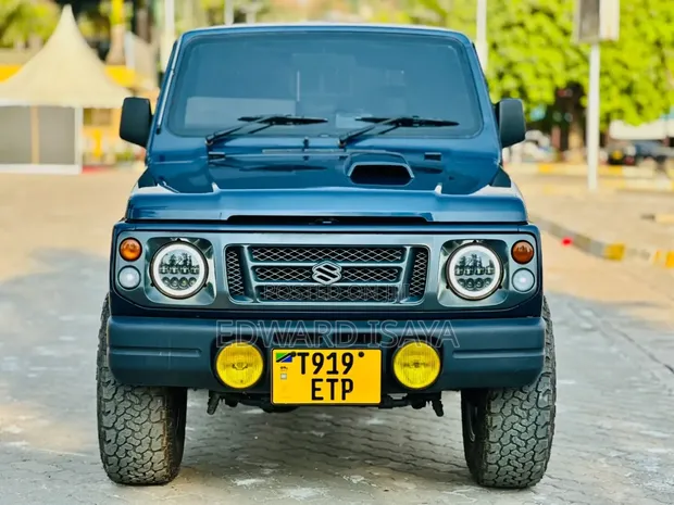 Suzuki Jimny 2013 Nyeusi - 1