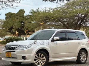 Subaru Forester 2010 Nyeupe