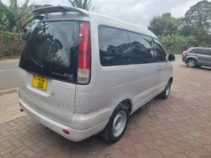 Toyota Noah 2.0 AWD (Viti 8) 2002 Nyeupe