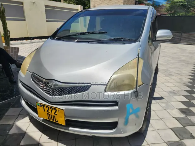 Toyota Ractis 2015 Nyeupe - 1