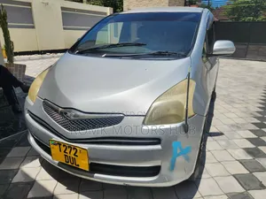 Toyota Ractis 2015 Nyeupe
