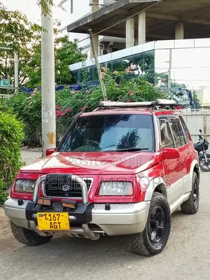 Suzuki Escudo 2000 Nyekundu