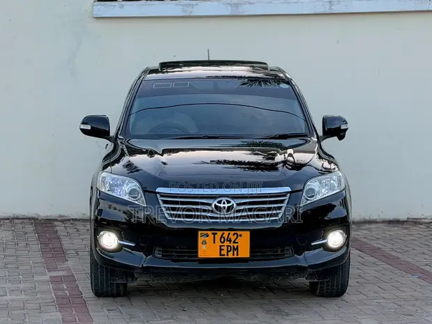 Toyota Vanguard 2011 Nyeusi - 1