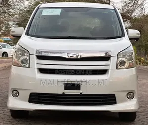 Toyota Noah 2008 - Nyeupe