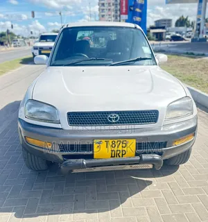 Toyota RAV4 1997 White