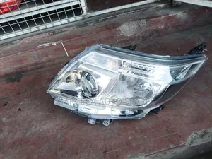 Toyota Noah 2015 Xenon Headlight