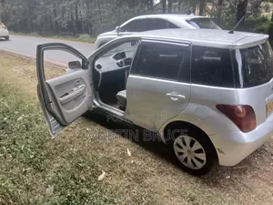 Toyota IST 2005