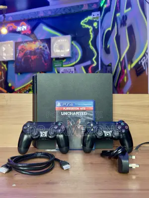 PlayStation 4 Slim kutoka Uingereza na Controllers 2 + Uncharted
