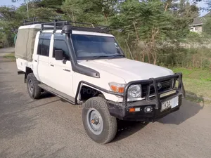 Toyota Land Cruiser 79 Series Double Cab 2013 Nyeupe
