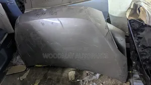 Toyota Isis Bonnet - Ex Japan