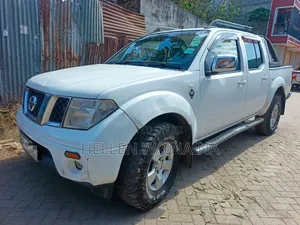 Nissan Navara 2011 Nyeupe