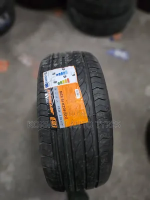 Tairi ya Joyroad 235/40R19