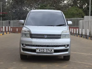 Toyota Voxy 2006 Fedha