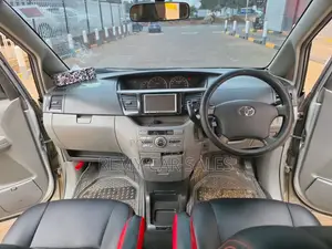 Toyota Noah 2006 Fedha