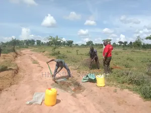 Kiwanja cha Biashara Kinauzwa 70x100