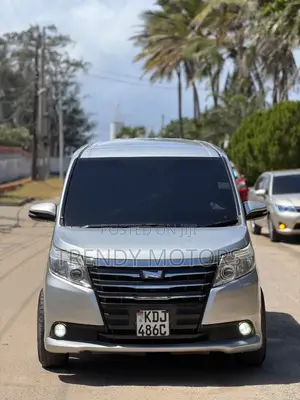 Toyota Noah 2015 Fedha
