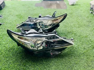 Toyota Auris 2012 Xenon Headlights