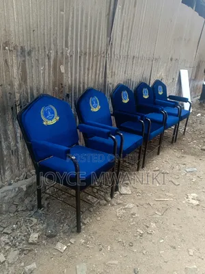 Viti vya Kanisa Vyenye Padi Nene, Mikono na Nembo