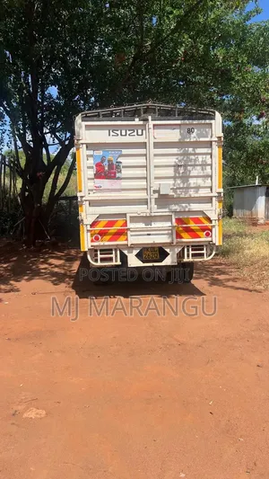 Isuzu NMR Truck 2022 White