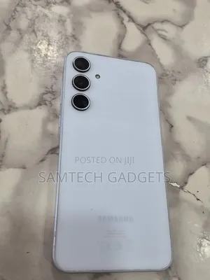 Samsung Galaxy S24+ 256GB Nyeupe