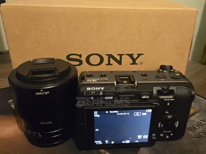 Sony FX30 Cinema Line Camera na Lens ya 56mm f/1.4