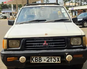 Mitsubishi L200 2008 Nyeupe