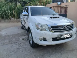 Toyota Hilux Double Cab 2015 Off-White