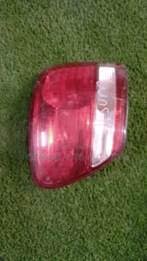 Taillight ya Toyota Ipsum (Iliyo tumika)
