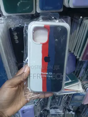 Kifuniko cha Simu cha Silicone cha iPhone 13 chenye Mgawanyiko Wima