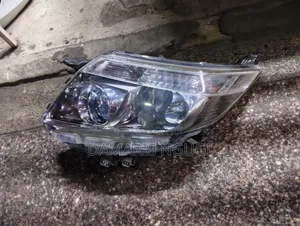 Taa ya Xenon ya Toyota Noah Zr80 2016/2017