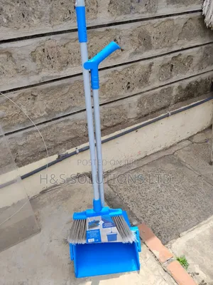 Standing Dustpan with Large Brush