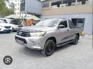 Taa ya Mbele kwa Toyota Hilux Revo 2015
